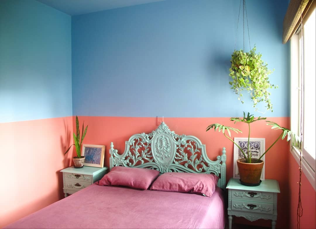 Décor do dia: quarto com parede bicolor e vasos de plantas  (Foto: Instagram/@cenourasfrescas)