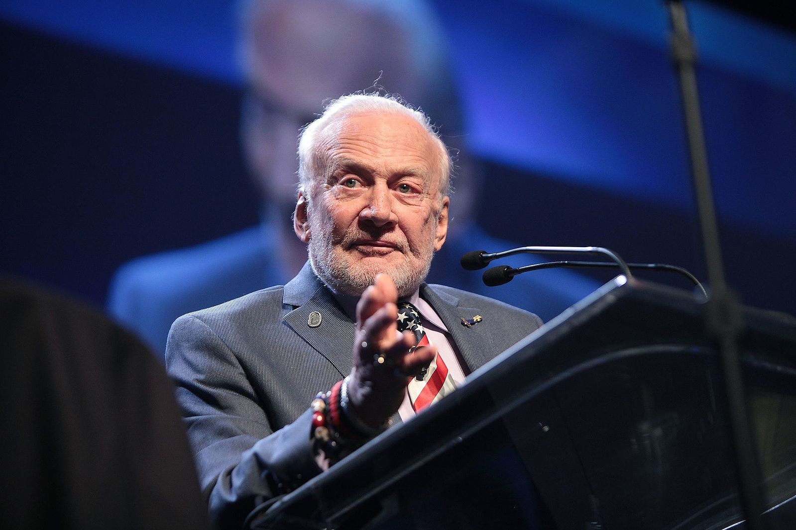 Buzz Aldrin: 6 lições de vida do segundo homem a pisar na Lua - Revista  Galileu | Ciência