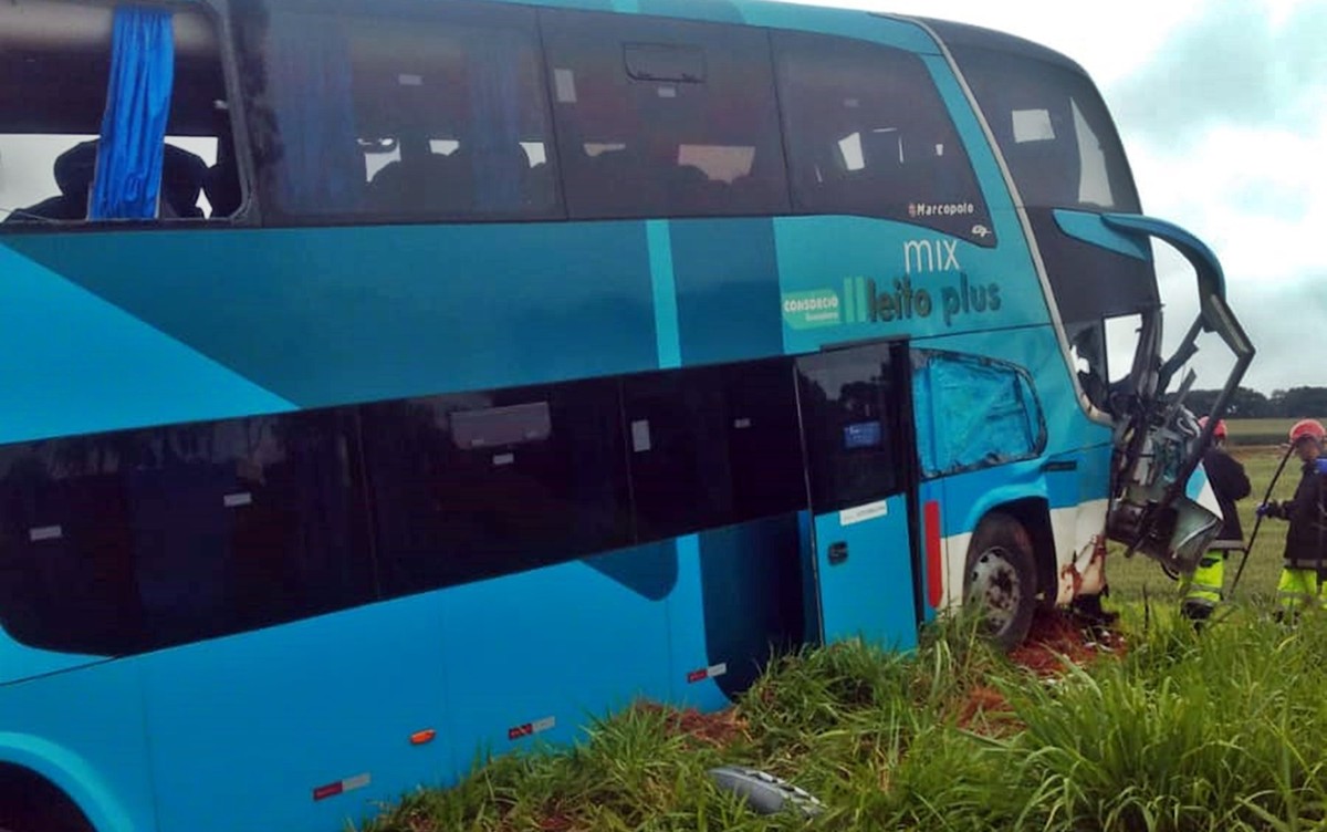 Motorista de ônibus morre e 10 pessoas ficam feridas em acidente na Fernão  Dias, em Nepomuceno, MG | Sul de Minas | G1