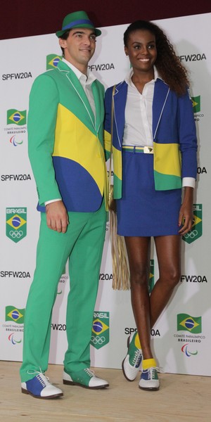 Giba Fabiana uniforme brasil Pan Toronto  (Foto: Thiago Lavinas)
