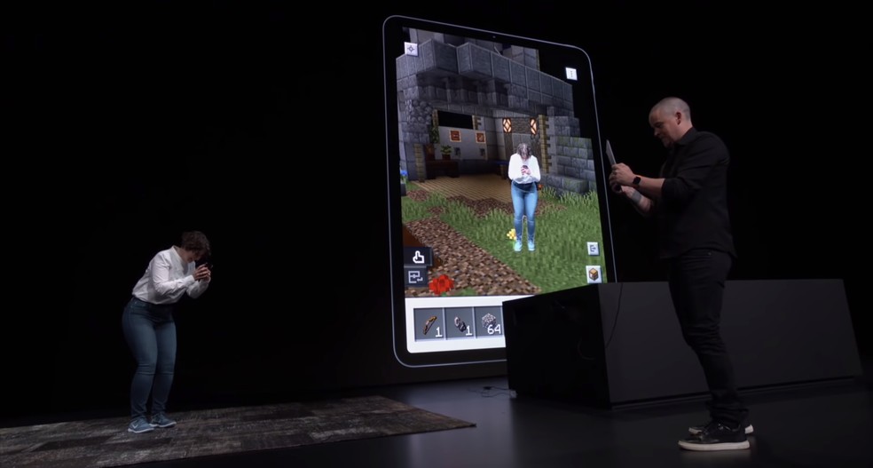 Minecraft em iPad com People Occlusion ativado — Foto: Reprodução/Apple