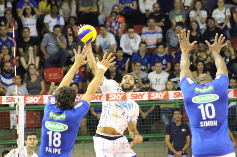 Taubaté e Cruzeiro fazem duelo que pode definir o segundo finalista da Superliga