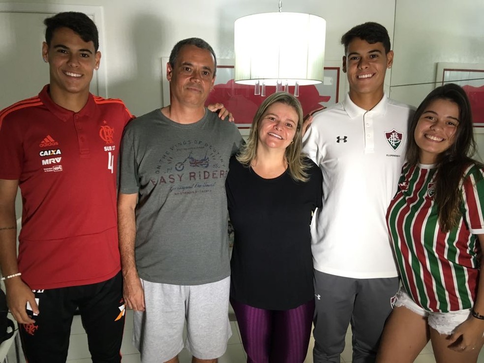 Os irm&atilde;os nasceram prematuros e ficaram internados na UTI por dois meses &mdash; Foto: Marcelo Baltar