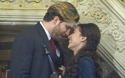 Laura e Edgar prometem nunca mais se separar (Lado a Lado/TV Globo)