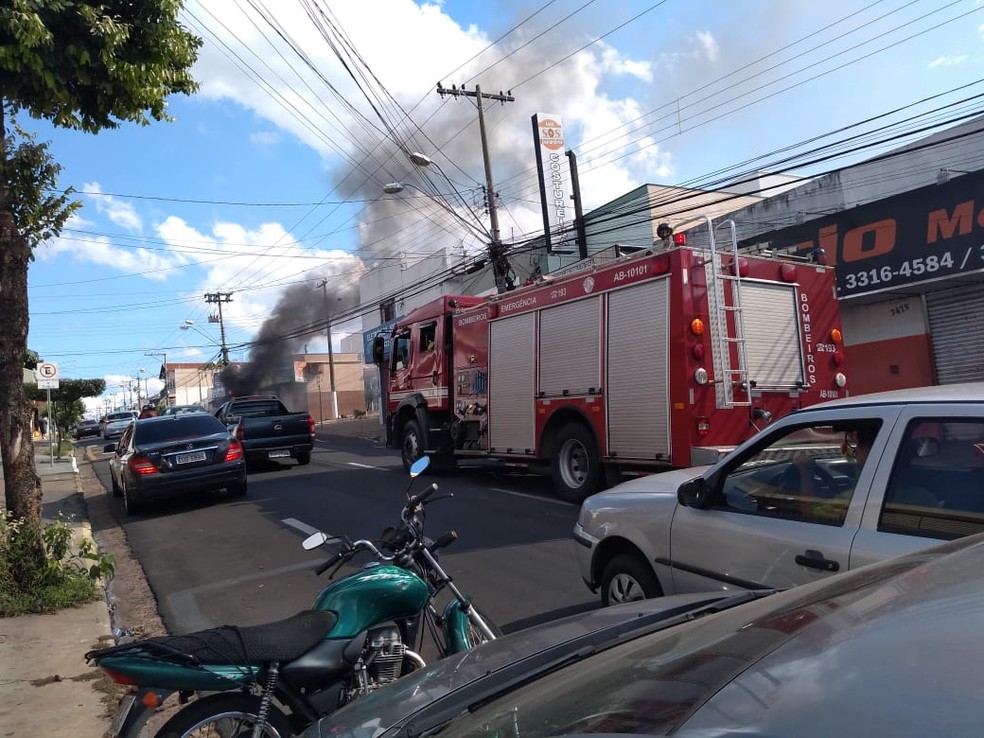 Segundo os bombeiros, fogo foi controlado rapidamente e ninguém ficou ferido em Marília — Foto: Arquivo pessoal/Eduardo Meira