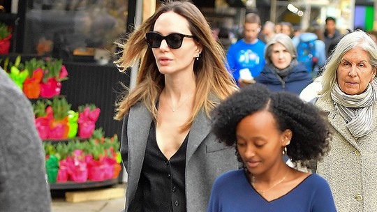 Angelina Jolie e Zahara fazem compras juntas em passeio por Nova York