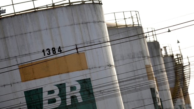 Tanques da Petrobras em Brasília - BR Distribuidora - gasolina - diesel  (Foto: Ueslei Marcelino/Reuters)