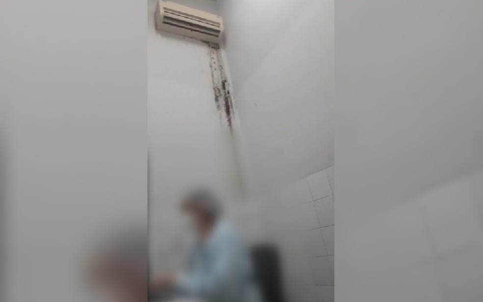 Paciente registra vazamento de líquido preto em ar-condicionado no Cais de Campinas em Goiânia, Goiás — Foto: Reprodução/TV Anhanguera