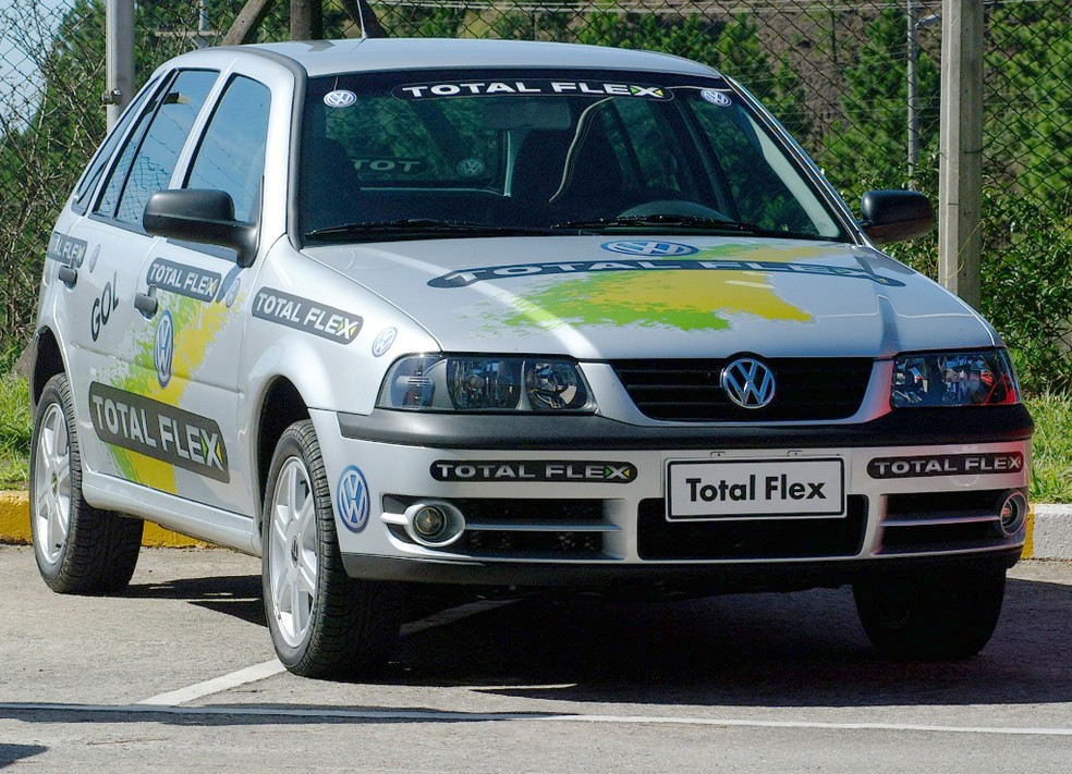 Lançamento do Gol Total Flex, primeiro carro nacional a utilizar tecnologia que permite o uso misto de combustível. — Foto: Divulgação