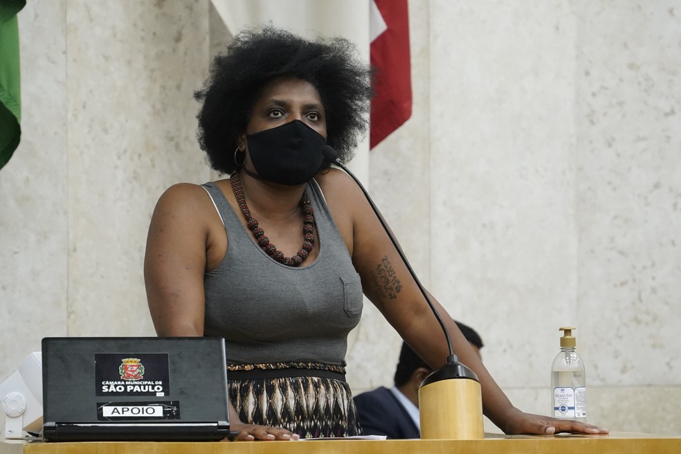A vereadora Elaine do Quilombo Periférico (PSOL) durante sessão da Câmara Municipal de SP. — Foto: Afonso Braga/CMSP