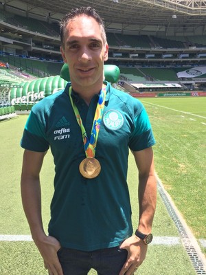 Fernando Prass medalha olímpica (Foto: Yan Resende)
