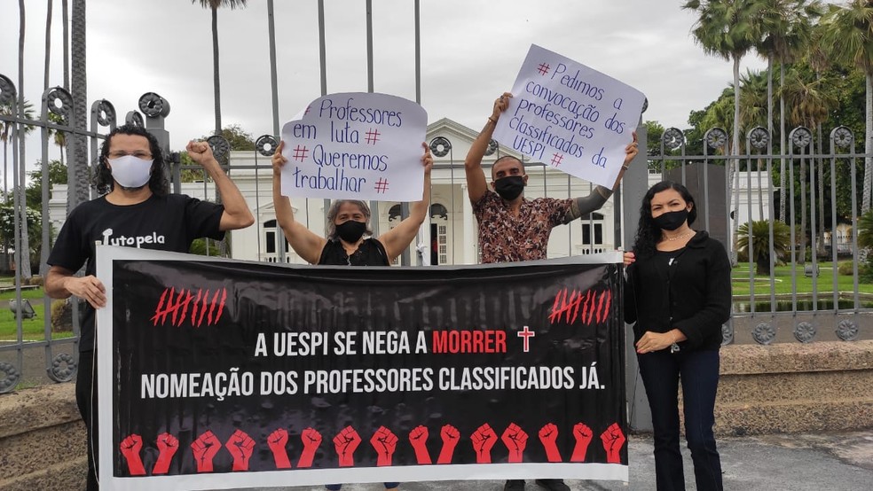 Professores aprovados em concurso da Uespi fazem manifestação em Teresina — Foto: Divulgação/Adcesp