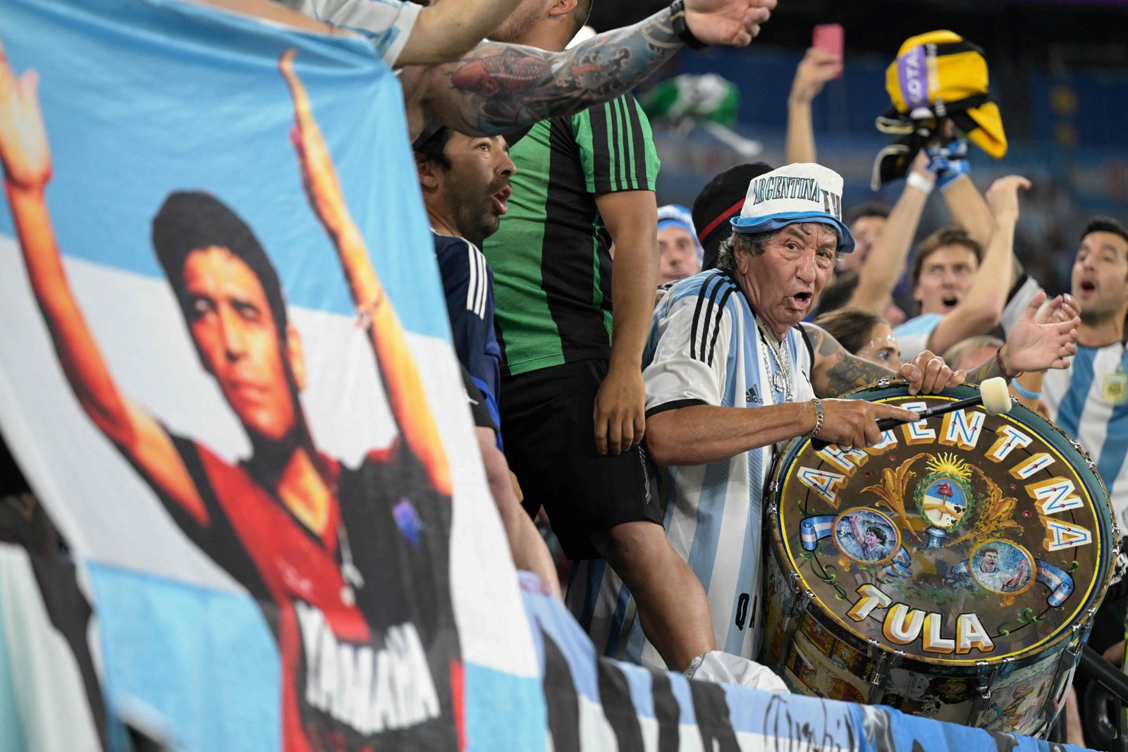 Torcedores argentinos no Estádio 974, em Doha — Foto: JUAN MABROMATA / AFP