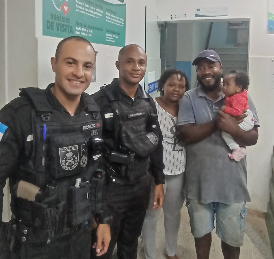 PMs prestaram os primeiros-socorros, com Manobra de de Heimlich, a bebê de três meses em Paraíba do Sul