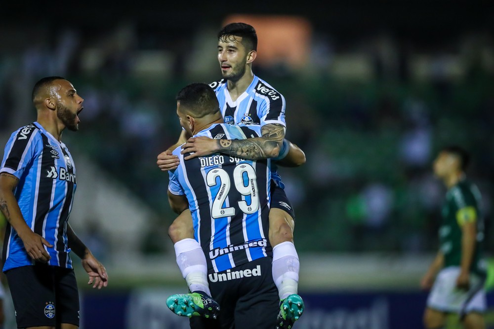 Villasanti e Lucas Leiva dominam o meio de campo e se destacam durante vitória sobre o Guarani