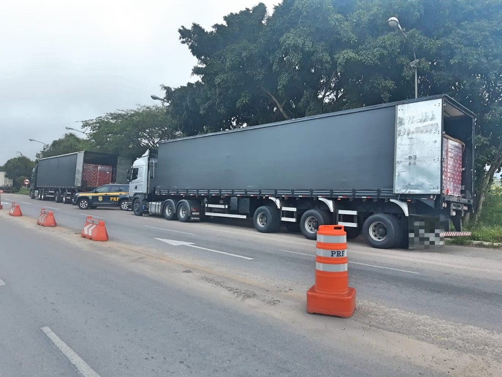 Caminhão apreendido pela PRF — Foto: Polícia Rodoviária Federal/Divulgação