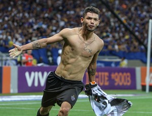 Carlos, atacante do Atlético-MG, no clássico contra o Cruzeiro
