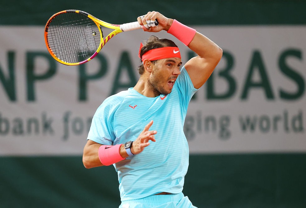 Rafael Nadal em ação pelas quartas de final de Roland Garros — Foto: Gettyimages