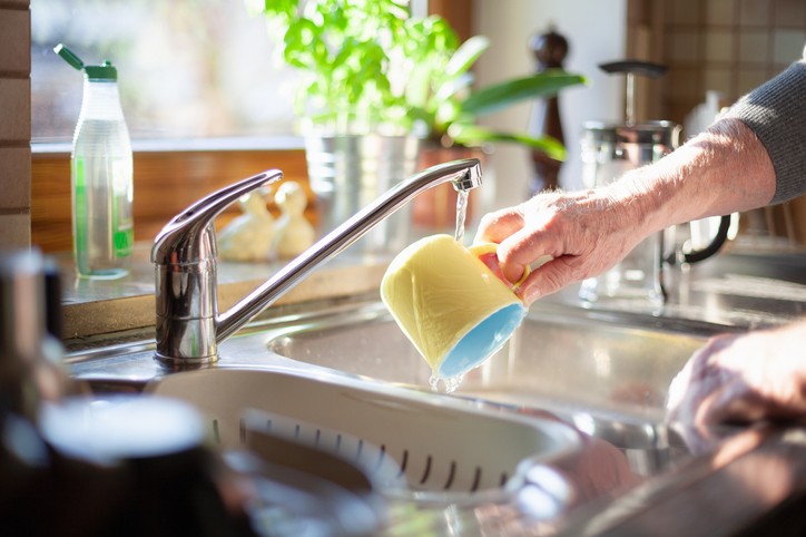 5 mitos e verdades sobre a lavagem das louças (Foto: Getty Images)