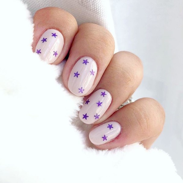 Floral Poa Animal Print 7 Ideias De Nail Art Para Tentar Ja Revista Glamour Unhas Fazer as unhas em casa agora ficou mais prático e fácil, pois podemos encontrar os adesivos prontos em diversas lojas de cosméticos além dos carimbos que ajudam a fazer desenhos perfeitos sobre as unhas. animal print 7 ideias de nail art