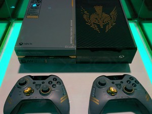 Edição personalizada do Xbox One com "Call of Duty: Advanced Warfare", na Brasil Game Show (Foto: Bruno Araujo/G1)