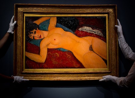 A pintura "Nu couché", do pintor italiano Amedeo Modigliani, bateu o recorde e foi vendida a US$ 170,4 milhões em leilão na Christie's, em Nova York