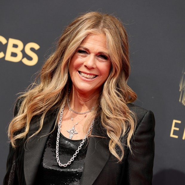 LOS ANGELES, CALIFORNIA - SEPTEMBER 19: Rita Wilson attends the 73rd Primetime Emmy Awards at L.A. LIVE on September 19, 2021 in Los Angeles, California. (Photo by Rich Fury/Getty Images) (Foto: Getty Images)