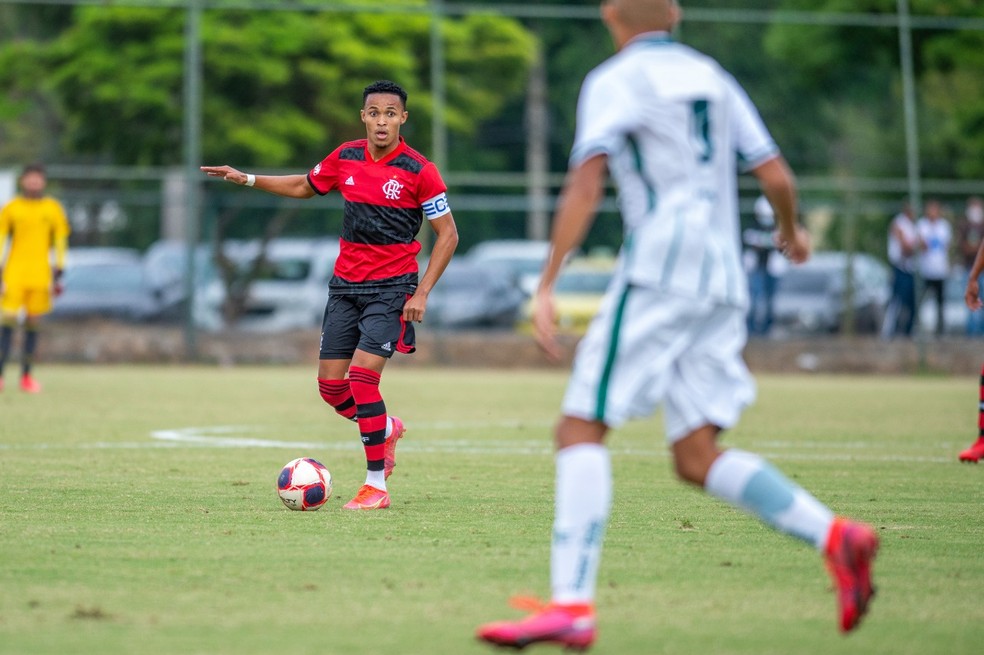 Lázaro em ação pelo time sub-20 do Flamengo — Foto: Marcelo Cortes/Flamengo