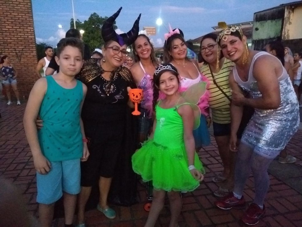 Leide e a família se reuniram para passar o Carnaval juntos em "Bloco dos Sujos" (Foto: Quésia Melo/G1)