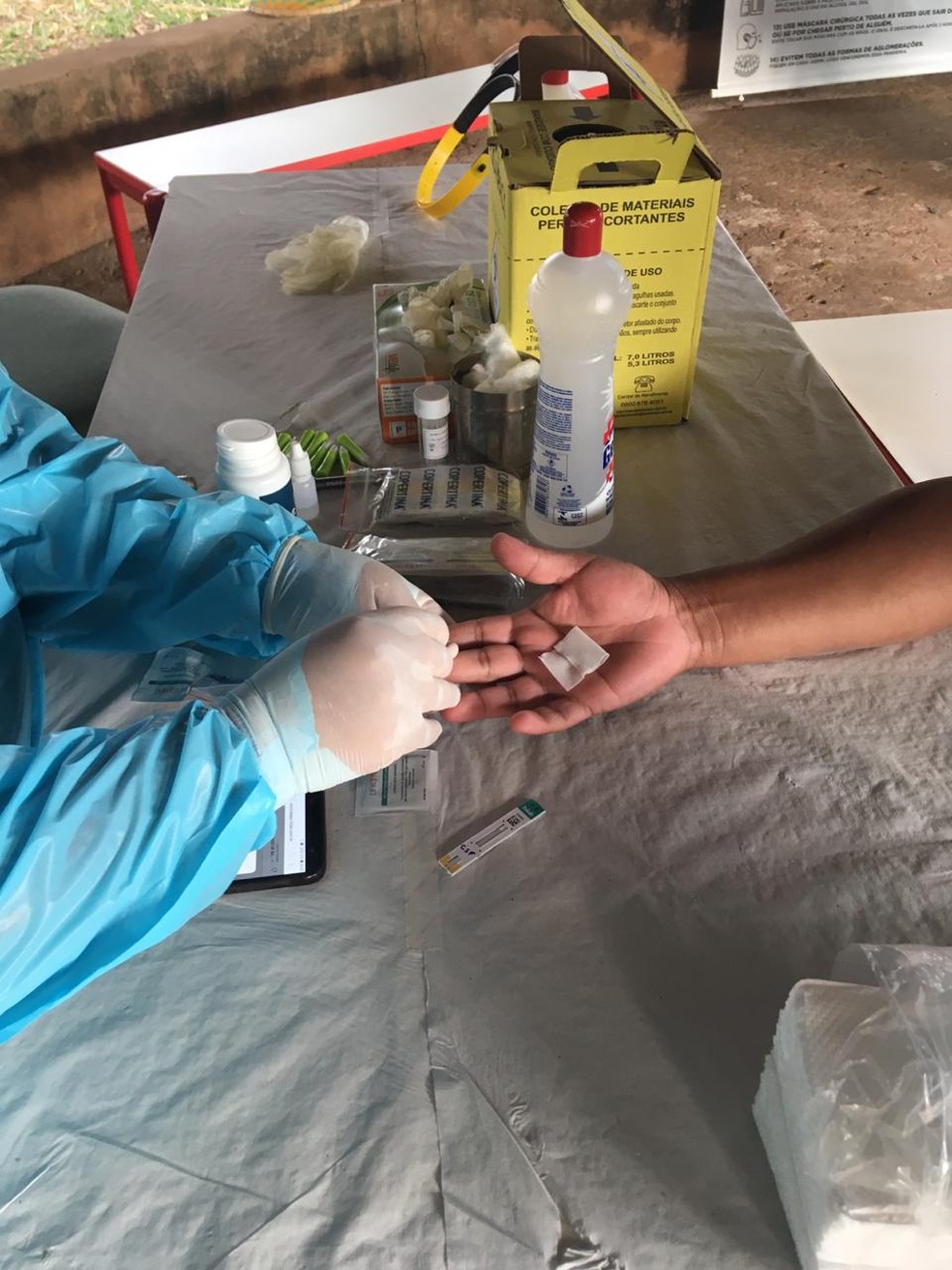 Indígenas passam por testes rápidos para detectar a Covid-19 em Avaí — Foto: Vanessa Aguiar/ TV TEM 