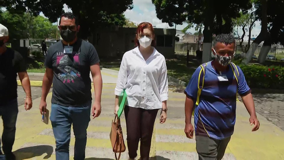 Parentes de menina esmagada por muro do metrô do Recife se reuniram com representantes da CBTU — Foto: Reprodução/TV Globo