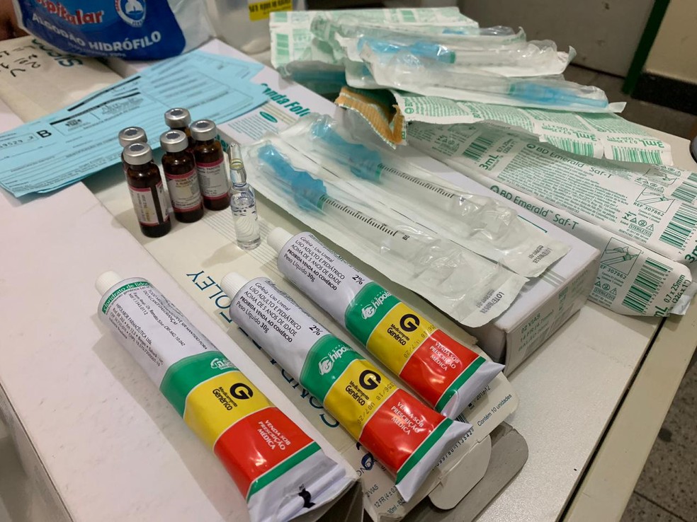 Técnica de enfermagem é suspeita de furtar vacinas e materiais de posto de saúde em Juazeiro do Norte. — Foto: Edson Freitas/ SVM