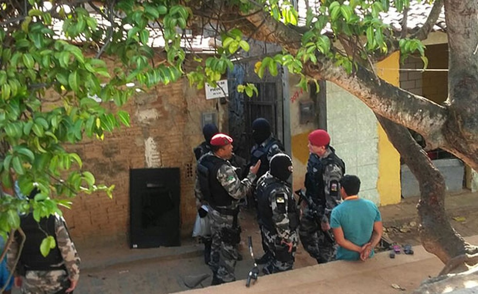 irmãos, Joel e Eduardo foram presos em setembro de 2015 na Favela do Mosquito, no bairro das Quintas, Zona Oeste de Natal (Foto: Ediana Miralha/Inter TV Cabugi)