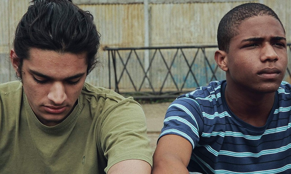 Christian Malheiros e Tales Ordakji em cena de 'Sócrates' — Foto: Querô filmes / Divulgação