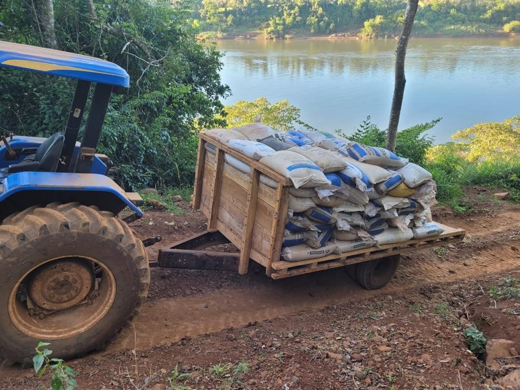 PF, BM e Receita Federal apreendem 60 toneladas de soja contrabandeada da Argentina em Esperança do Sul