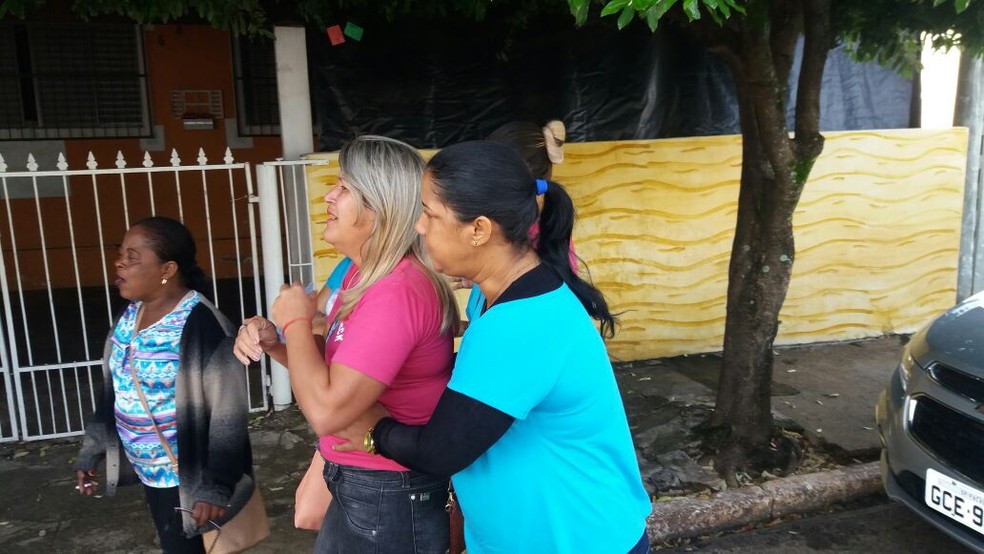 Mãe da vítima acompanha o julgamento em Pacaembu (Foto: Mariane Santos/TV Fronteira)