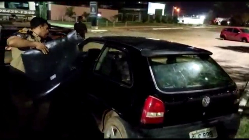 pm encontra som automotivo e aparelho de tv dentro de carro e prende tres homens suspeitos de furto tocantins g1