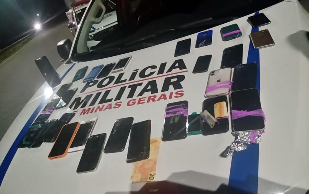 Polícia Militar prende 10 integrantes de quadrilha especializada em furto de celulares que agiu em festa em Itajubá — Foto: Polícia Militar