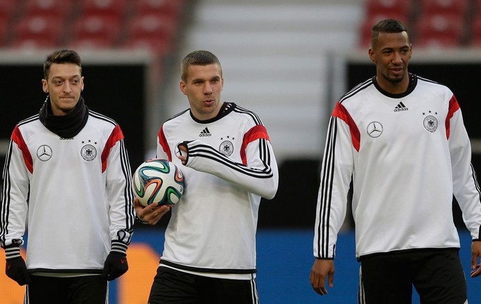 treino Alemanha Ozil, Podolski e Jerome Boateng (Foto: AP)