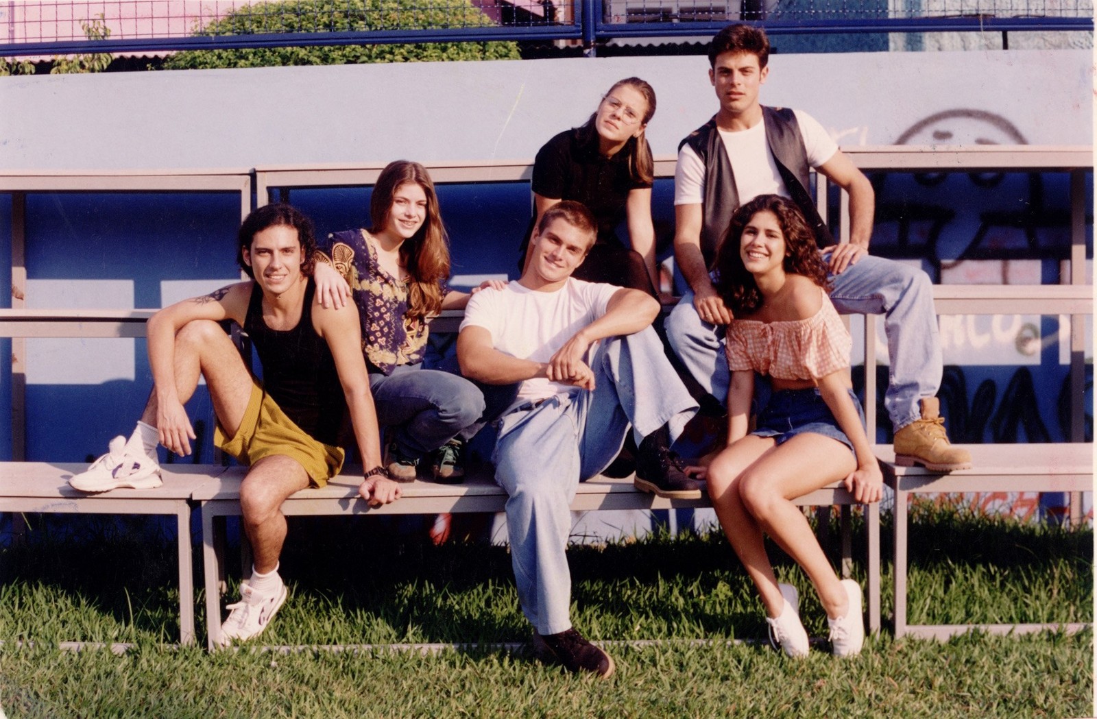 Luigi Baricelli (à direita) fez parte do primeira elenco de Malhação, em 1995 — Foto: Cristina Bocayuva