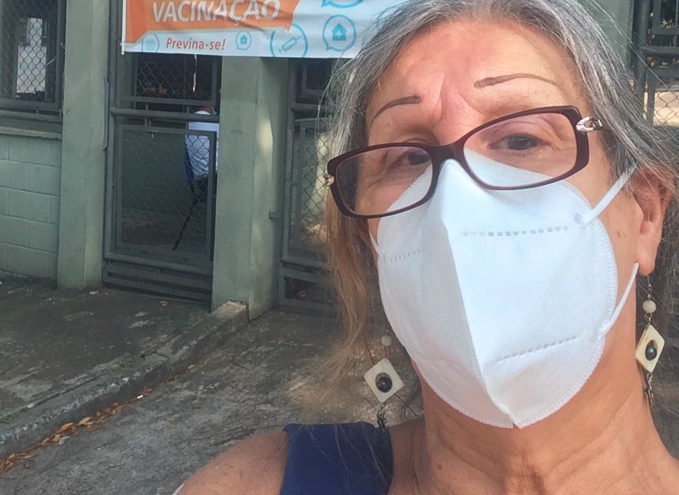 Laerte vai a posto de vacinação em SP (Foto: Reprodução/Twitter)