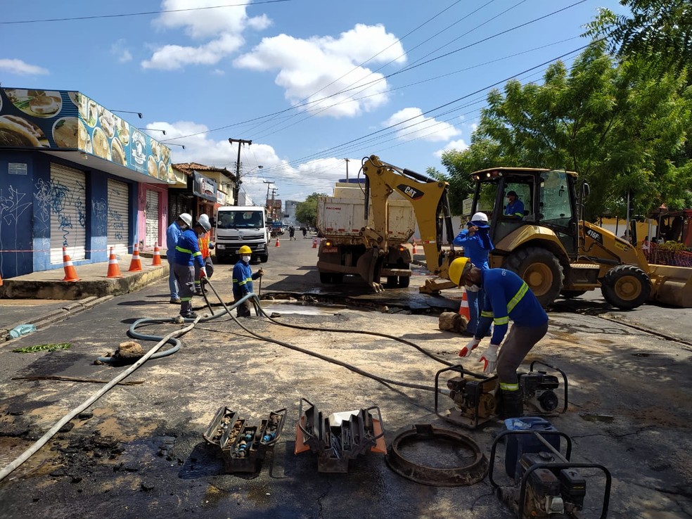 Águas de Teresina foi chamada para realizar a manutenção no Bairro São João — Foto: Divulgação Águas de Teresina