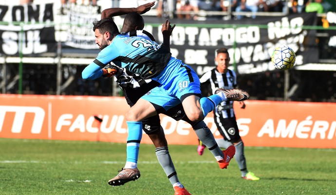 Antes de derrota, presidente do Grêmio faz duras críticas a Arena Botafogo