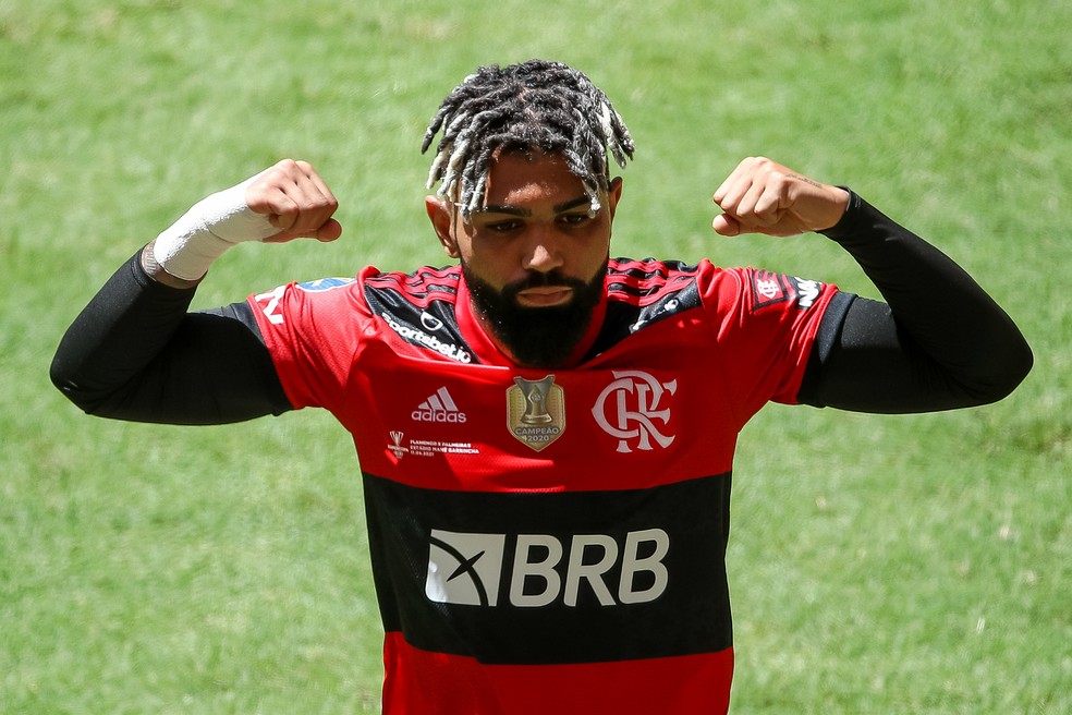 Gabigol comemora o primeiro gol do Flamengo diante do Palmeiras — Foto: Getty/Buda Mendes; 
