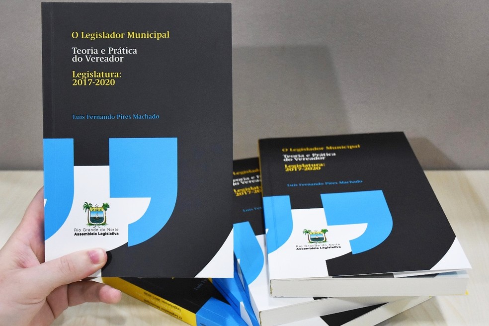 Livro 'O Legislador Municipal: Teoria e Prática do Vereador. Legislatura 2017-2020', de Luiz Fernando Pires Machado, será lançado nesta quinta (19) em Macau (Foto: Divulgação/AL)