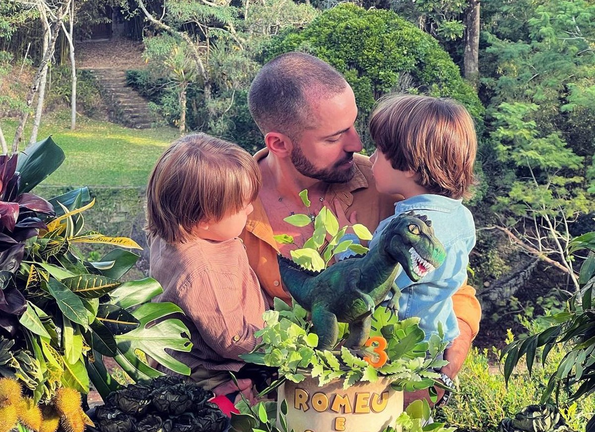 Thales Bretas com os filhos (Foto: Reprodução Instagram)