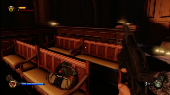Bioshock Infinite: Verifique os bancos na catedral da Fraternal Order of the Raven (Foto: Reprodução/IGN)
