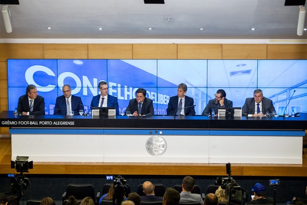 Nova gestão assume Grêmio com caixa apertado e deve recorrer a empréstimo