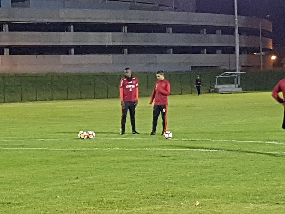 Diego treina na Colômbia e aumenta a chance de enfrentar o Santa Fe