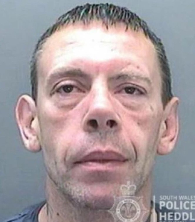 No Reino Unido, ladrão é preso depois de pegar no sono em casa que estava assaltando (Foto: Reprodução/Instagram)